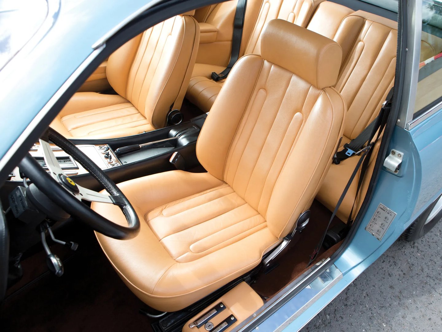 Ferrari_400_1_generation__Coupe__11.jpg