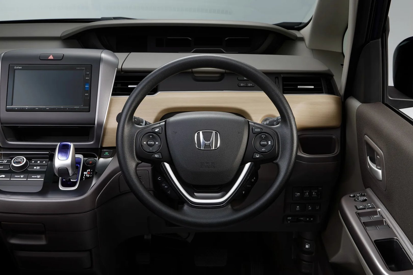 Honda_Freed_2_generation__Compact_Van__13.jpg
