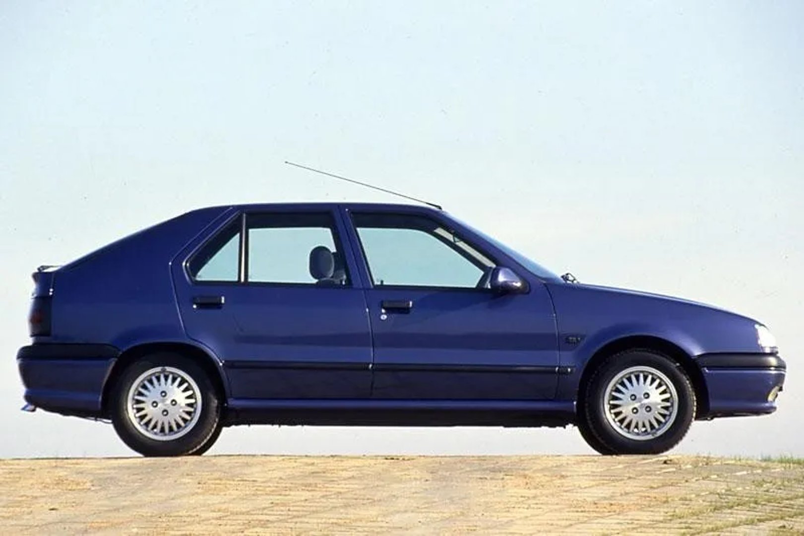 Renault_19_2_generation__Hatchback_5-door__3.jpg