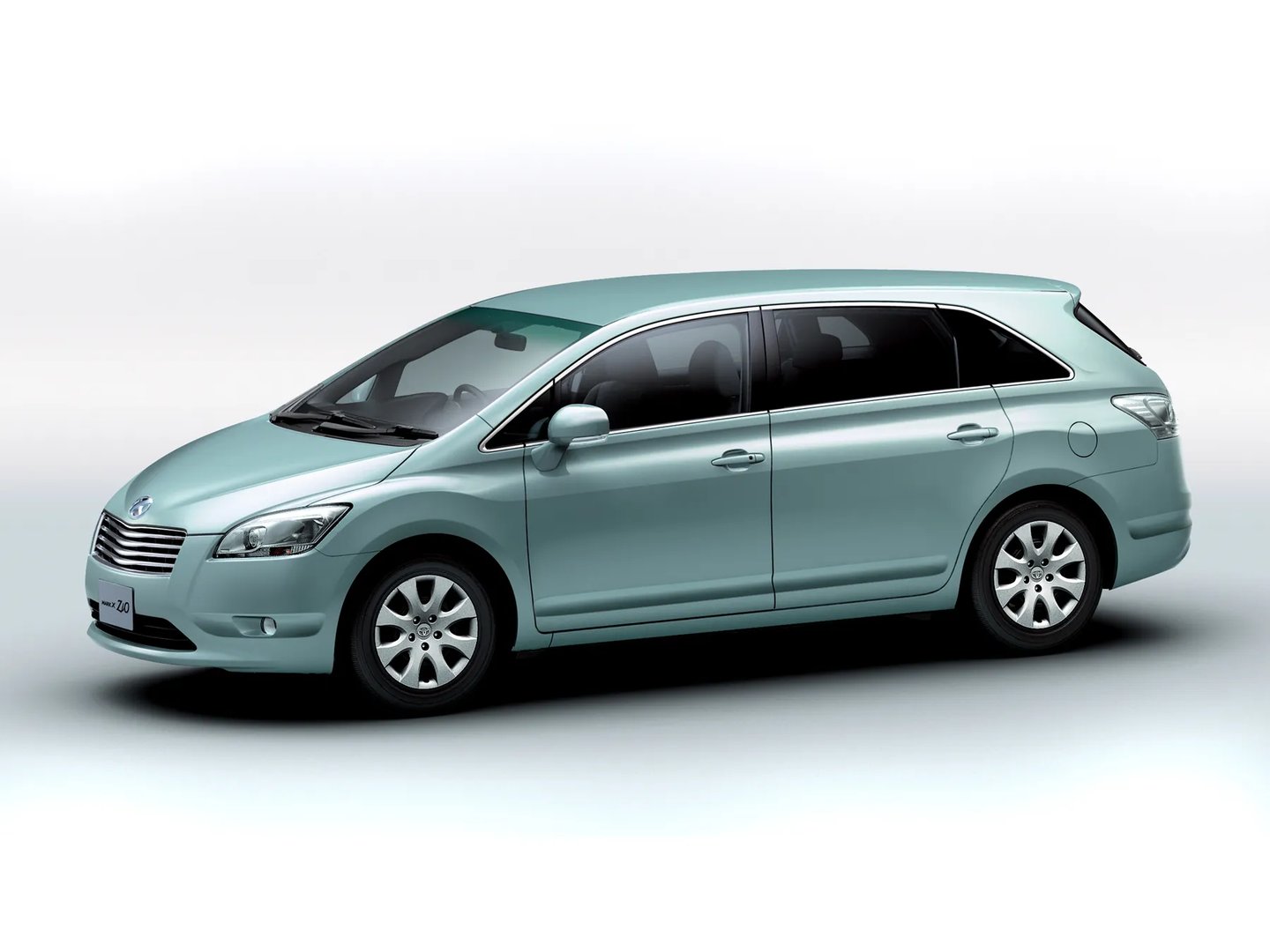 Toyota_Mark_X_ZiO_1_generation__Compact_Van__1.jpg