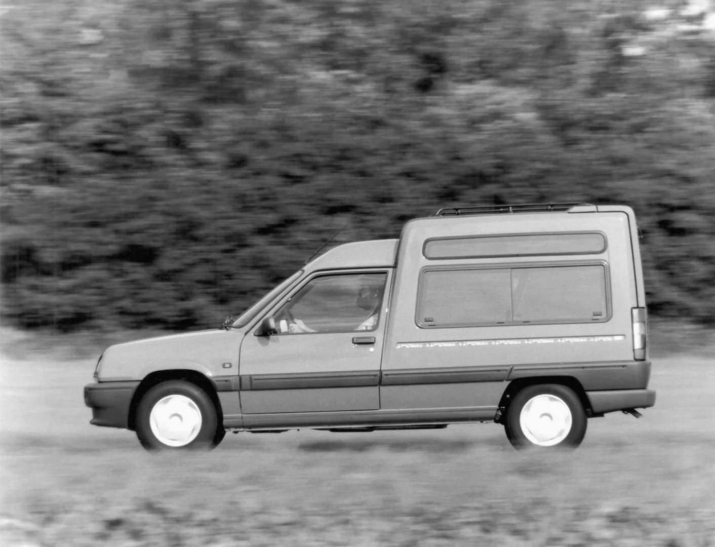Renault_Express_1_generation_restyling_1__Minivan__11.jpg