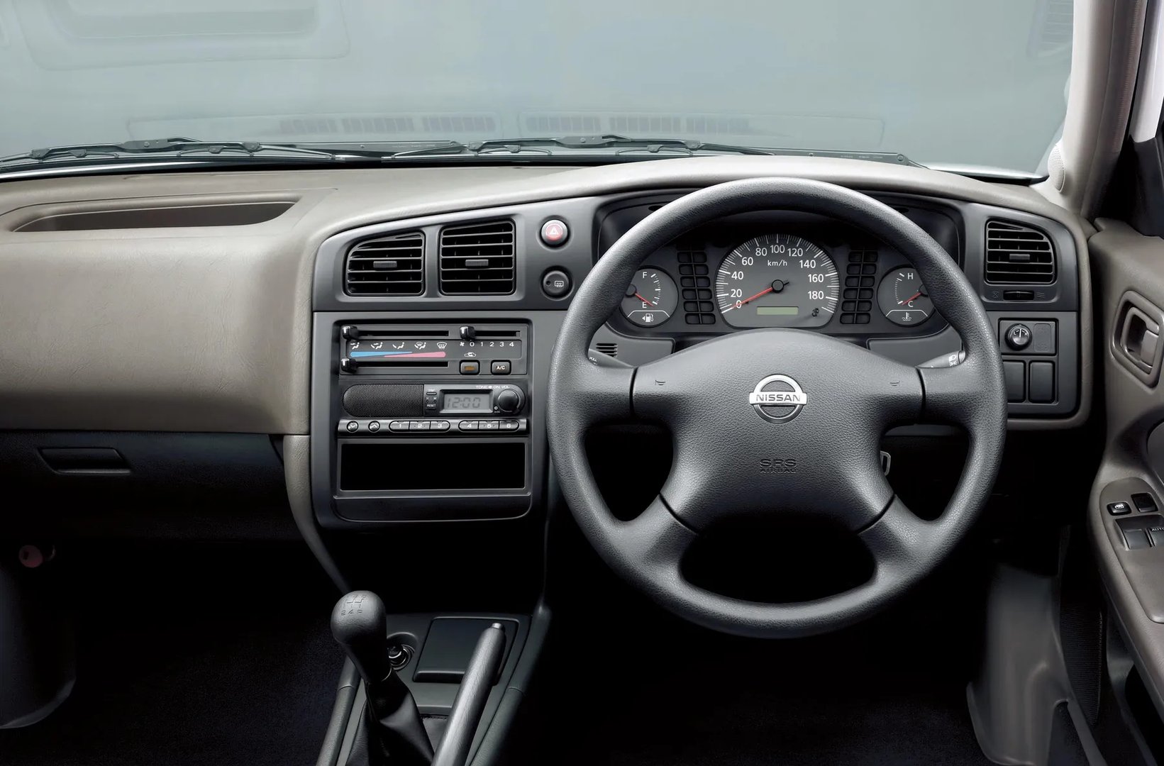 Nissan_Expert_1_generation__Estate_5-door__4.jpg