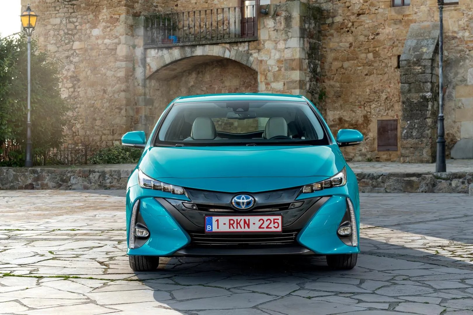 Toyota_Prius_Plug-In_4_generation__Liftback__3.jpg