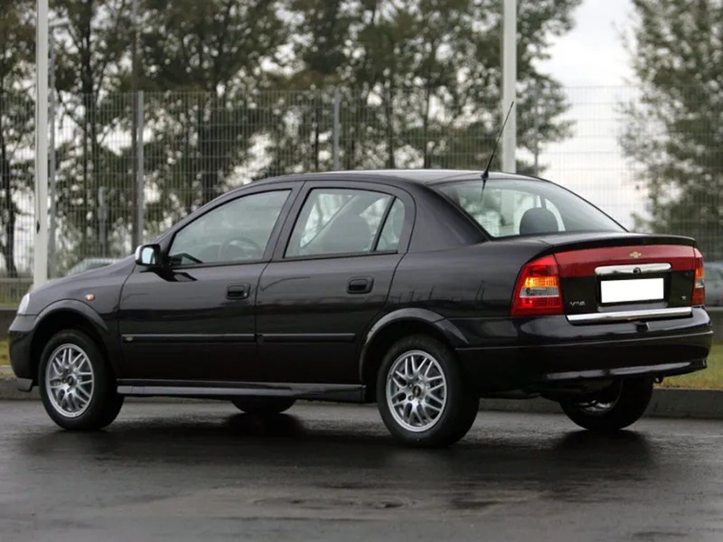 Chevrolet_Viva_1_generation__Sedan__2.jpg