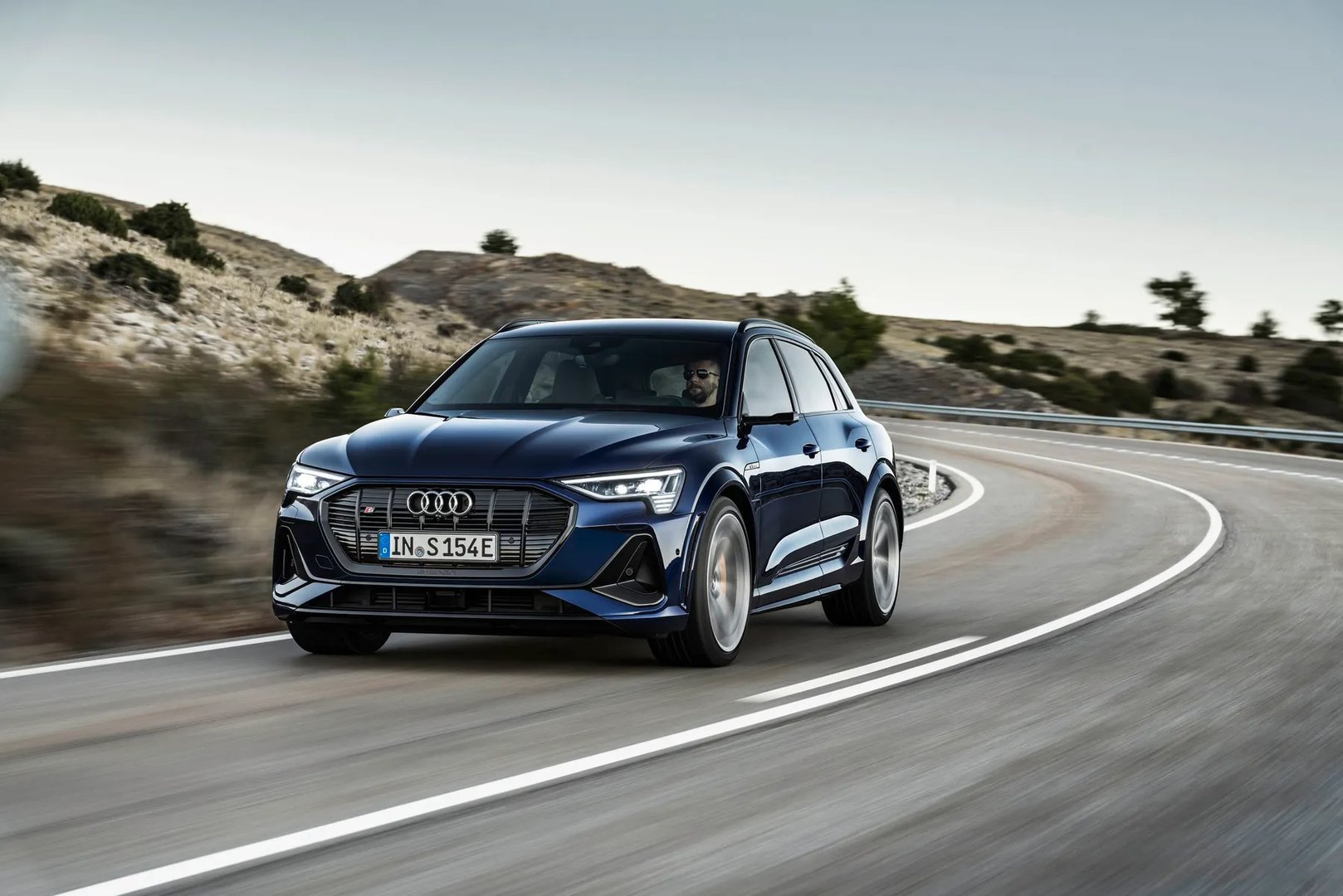 Audi_SQ8_e-tron_1_generation__SUV_5-doors__10.jpg