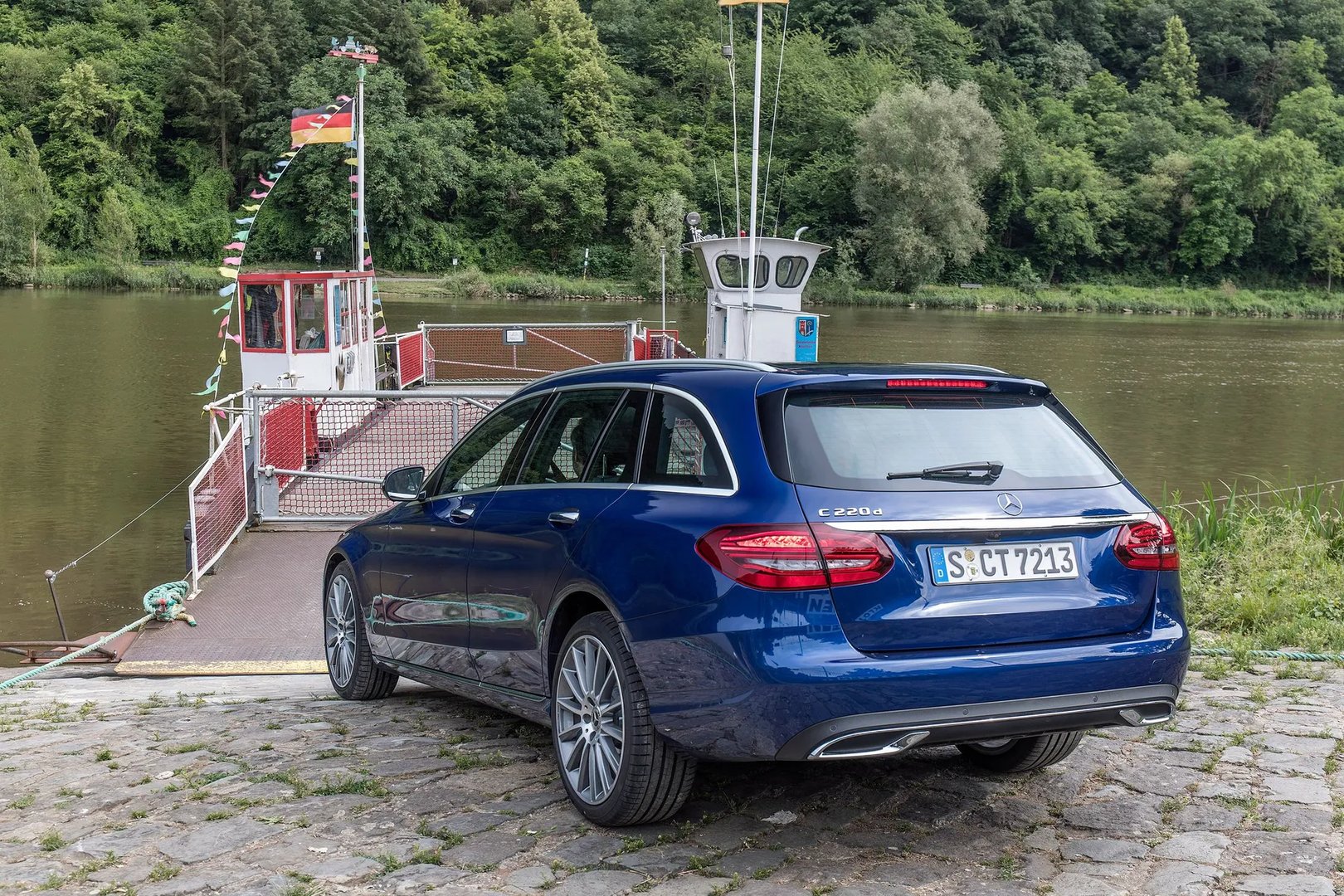 Mercedes_C-Class_4_generation_restyling__Estate_5-door__11.jpg
