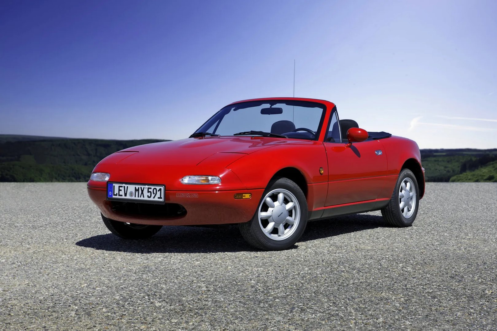 Mazda_MX-5_1_generation__Roadster__1.jpg