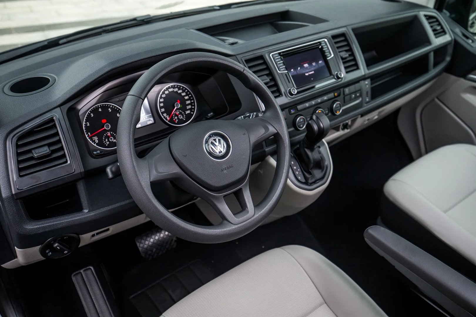 Volkswagen_Multivan_6_generation__Minivan__13.jpg