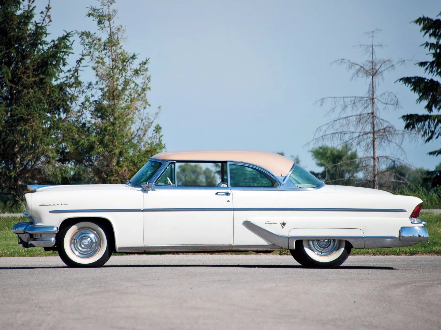 Lincoln_Capri_1_generation__Coupe_Hardtop__9.jpg