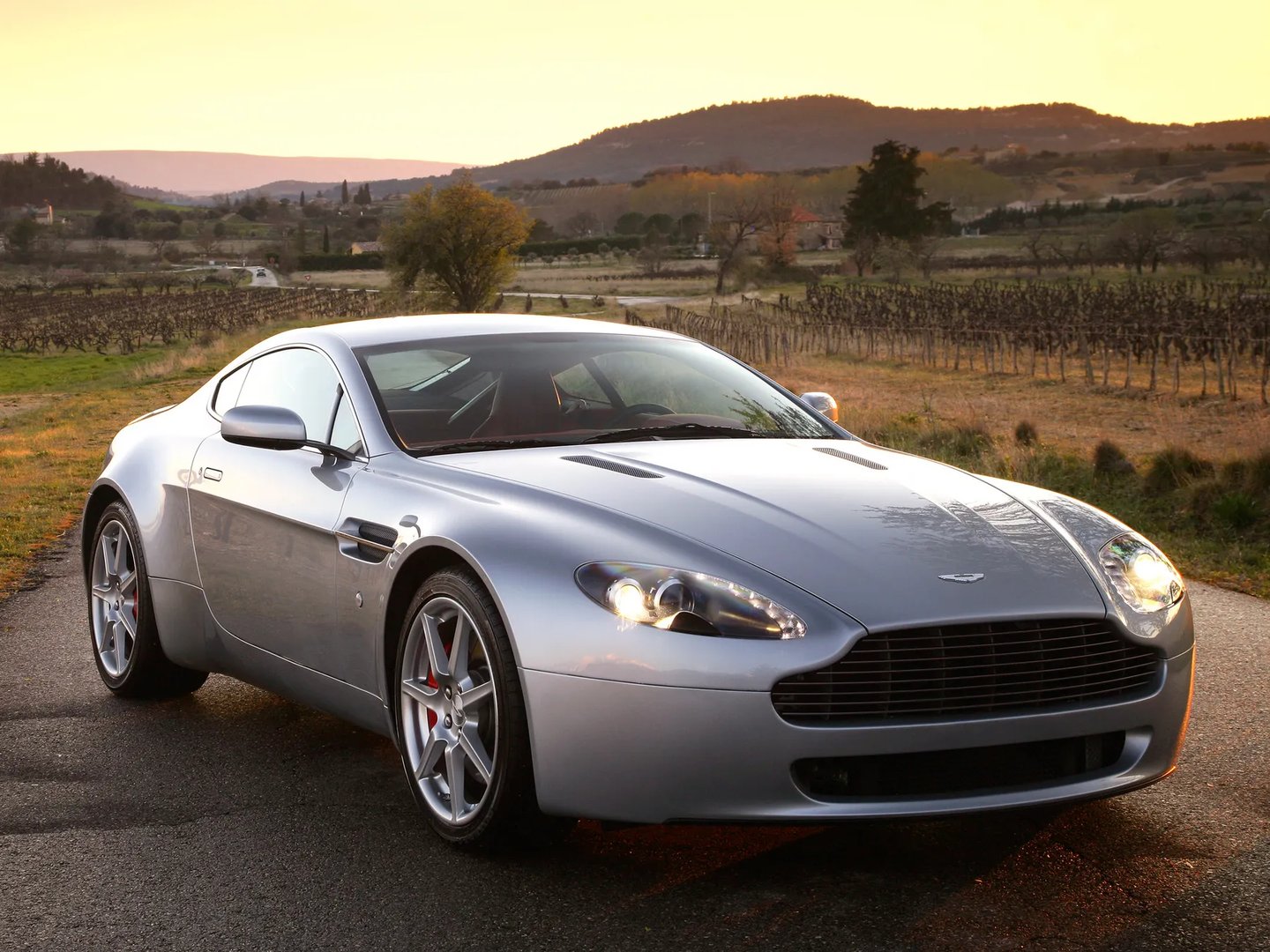 Aston Martin_Vantage_3_generation__Coupe__9.jpg