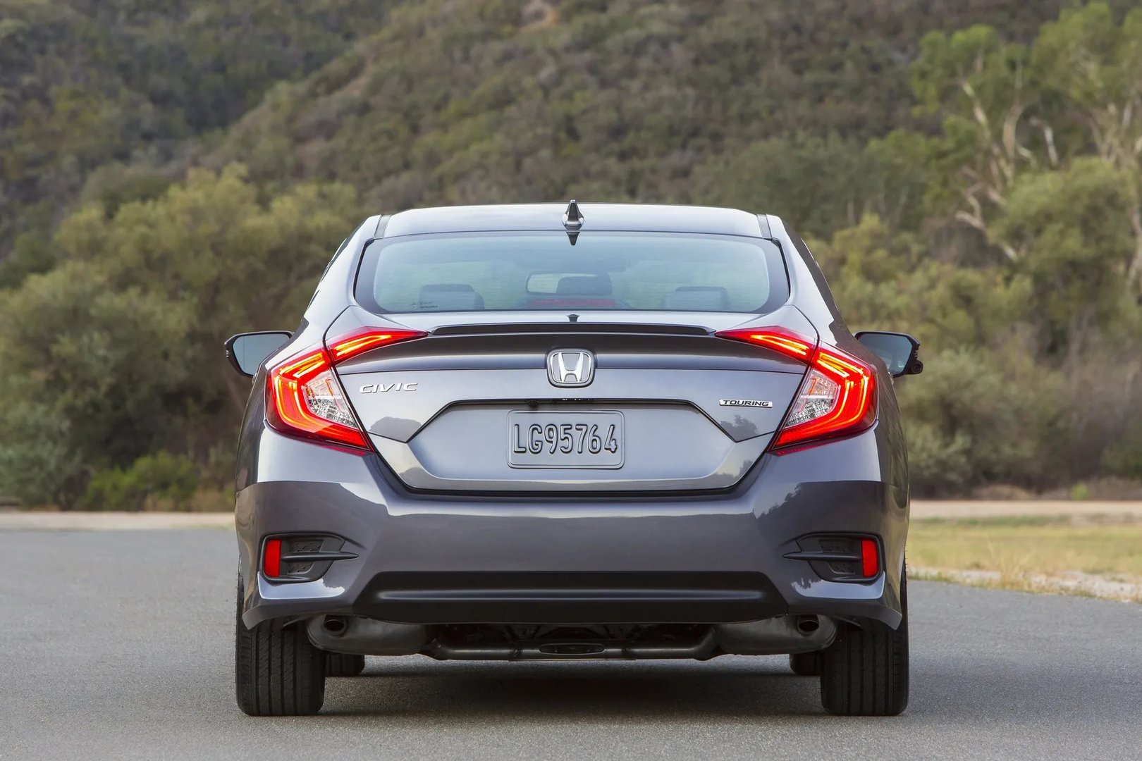 Honda_Civic_10_generation__Sedan__13.jpg