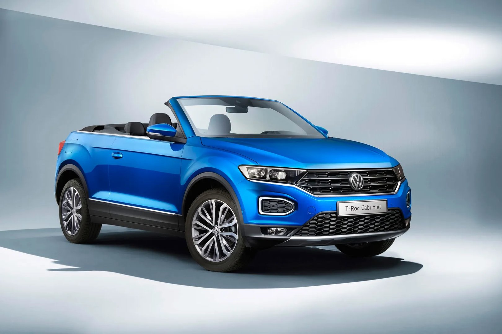 Volkswagen_T-Roc_1_generation__SUV_cabriolet__6.jpg
