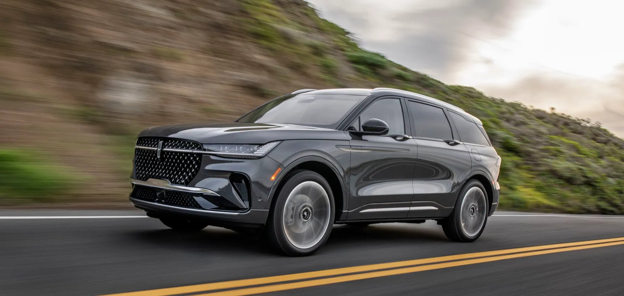 Lincoln_Nautilus_2_generation__SUV_5-doors__12.jpg