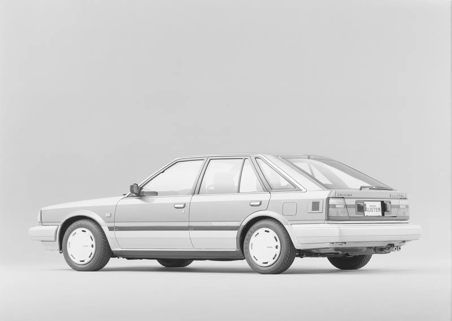Nissan_Auster_3_generation__Hatchback_5-door__3.jpg