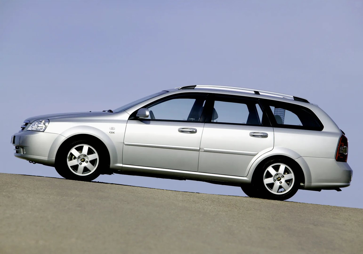 Chevrolet_Nubira_1_generation__Estate_5-door__11.jpg