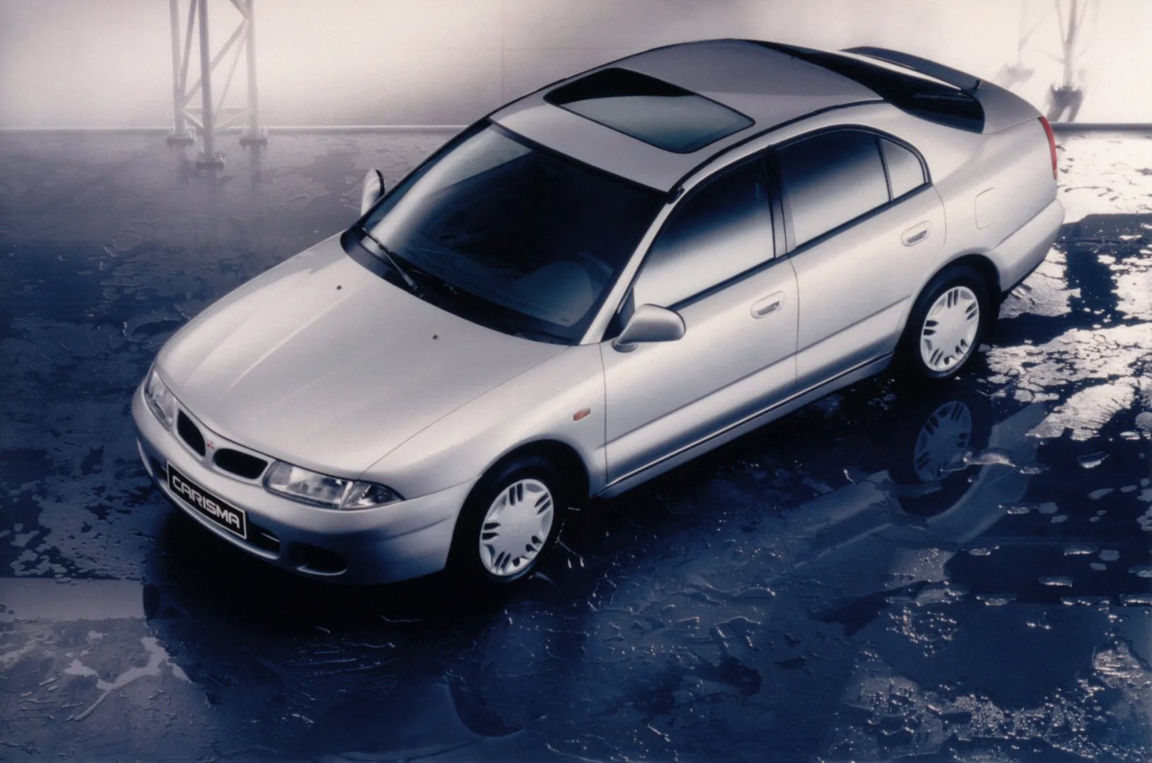 Mitsubishi_Carisma_1_generation__Hatchback_5-door__4.jpg