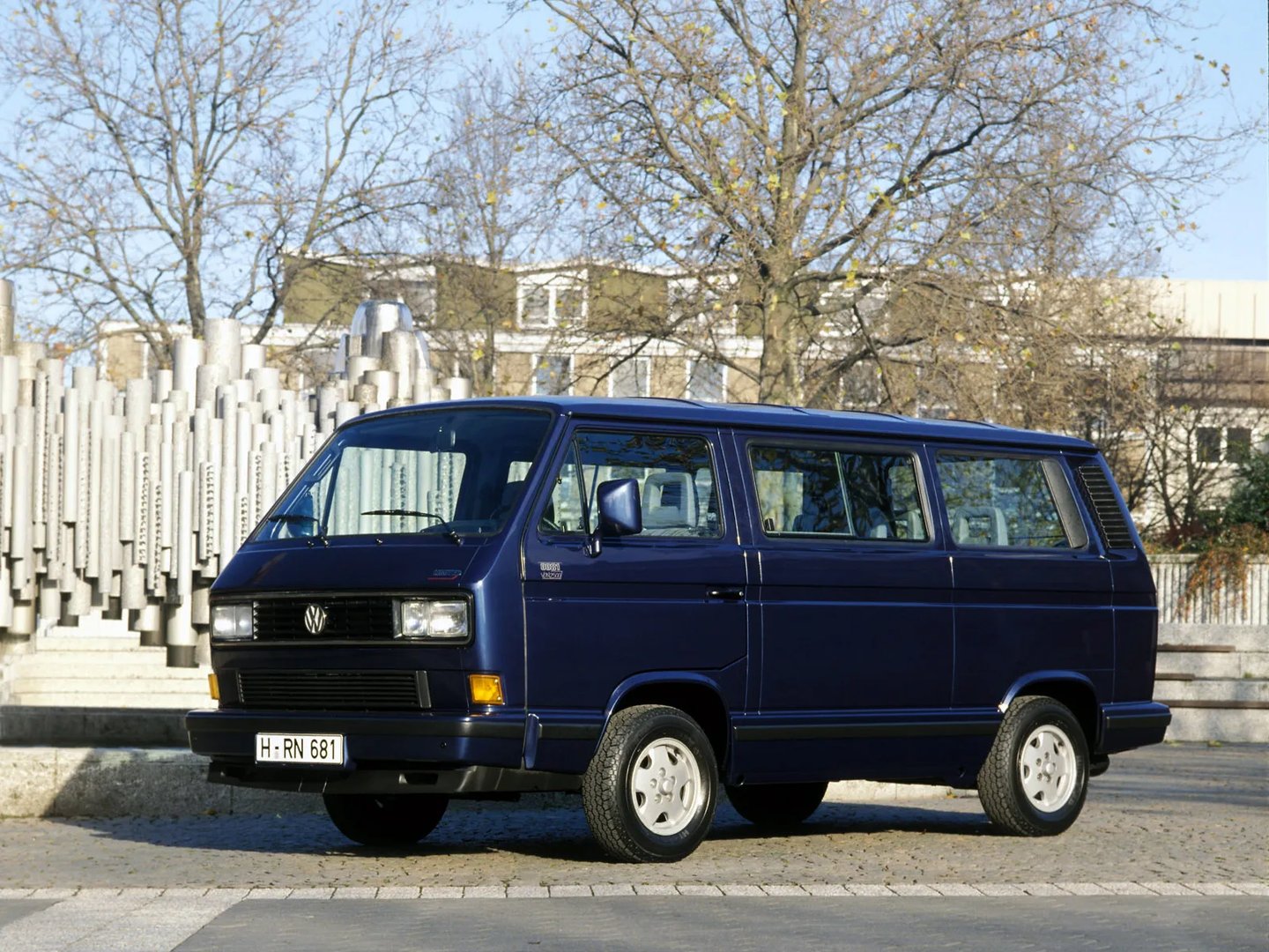 Volkswagen_Multivan_3_generation__Minivan__2.jpg