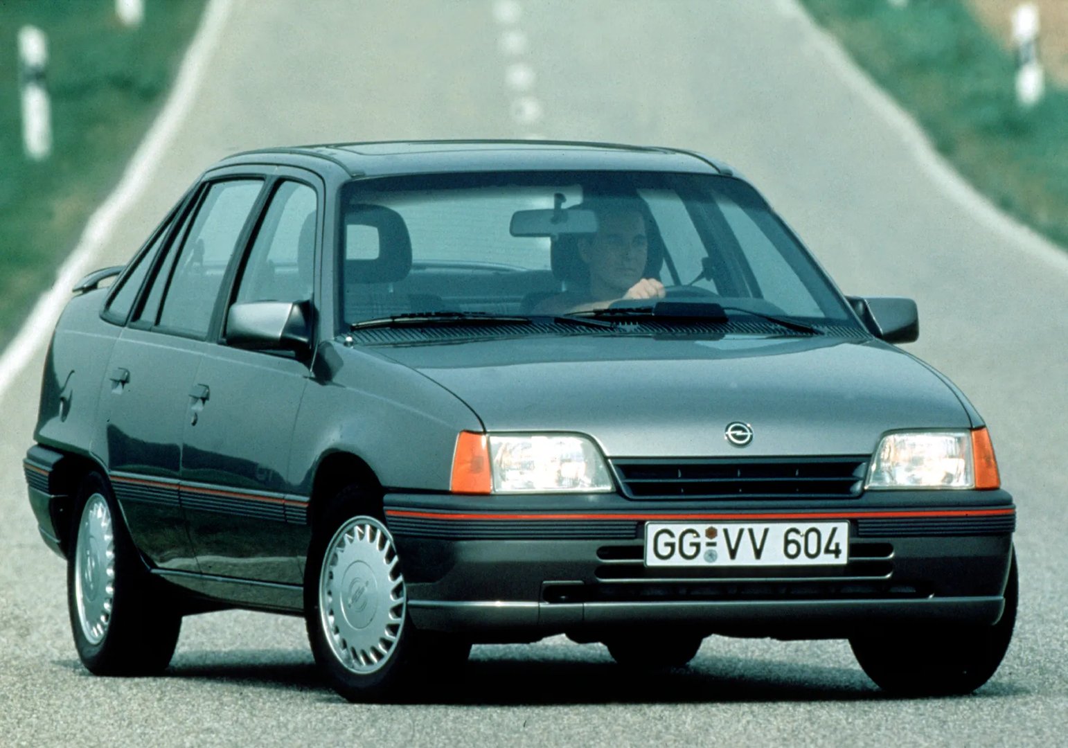Opel_Kadett_5_generation_restyling__Sedan__5.jpg