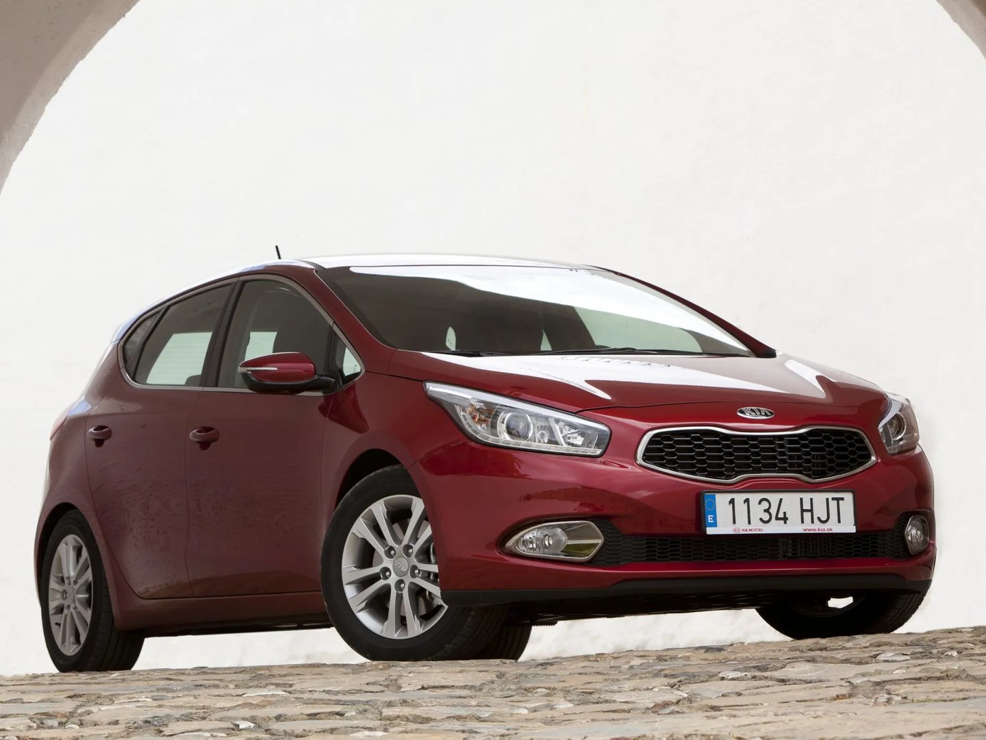 Kia_Ceed_2_generation__Hatchback_5-door__6.jpg