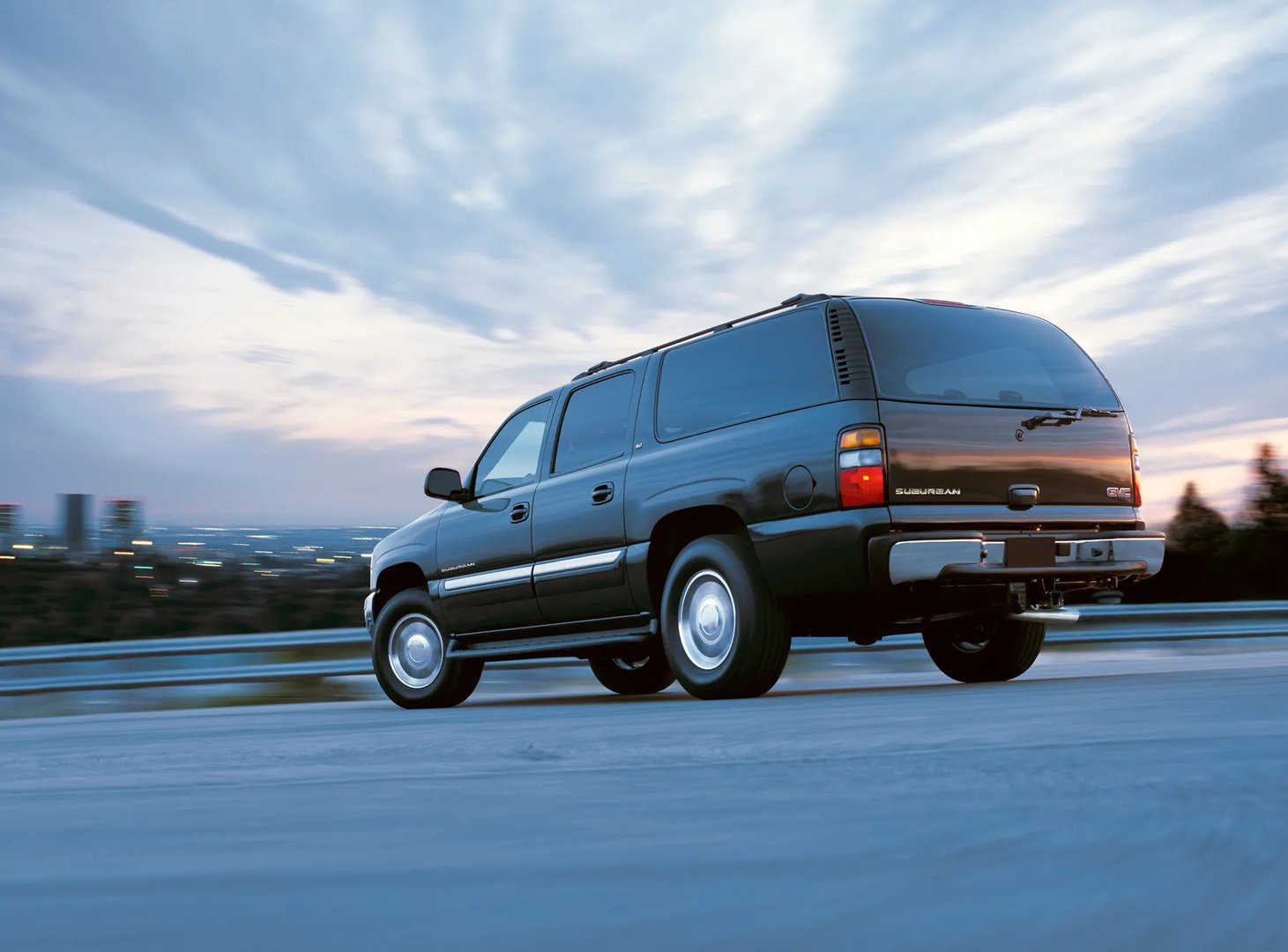 GMC_Suburban_1_generation__SUV_5-doors__3.jpg