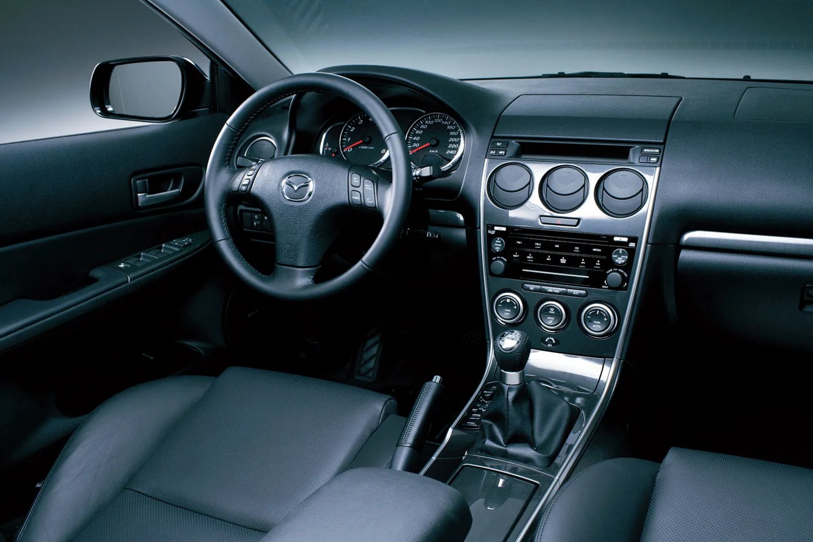Mazda_Atenza_1_generation__Estate_5-door__12.jpg