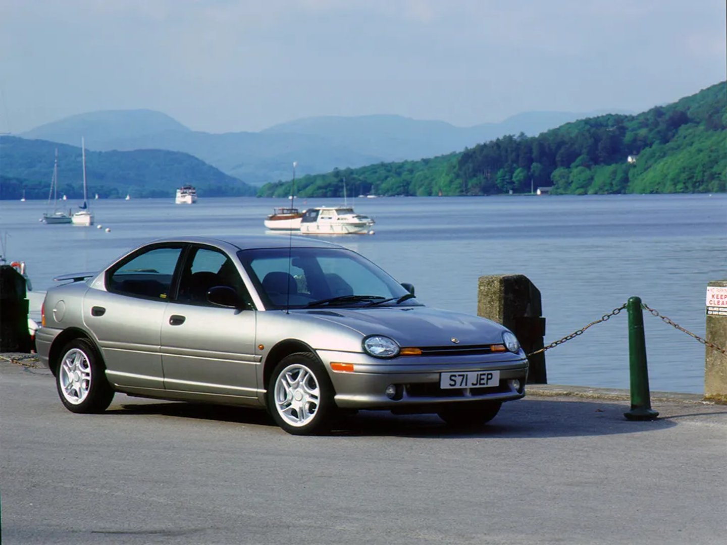 Chrysler_Neon_1_generation__Sedan__4.jpg