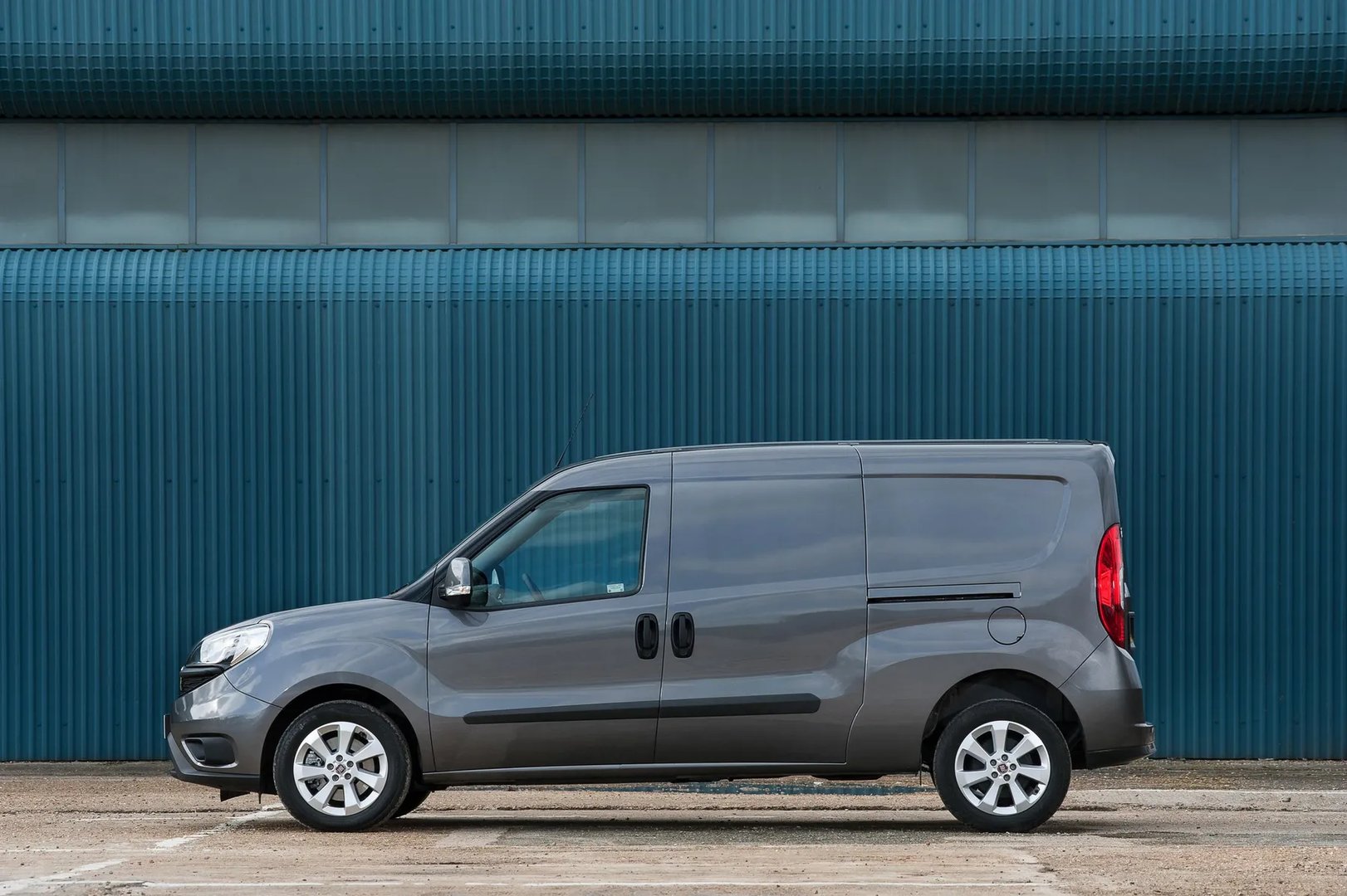 Fiat_Doblo_2_generation_restyling__Van_Long__5.jpg