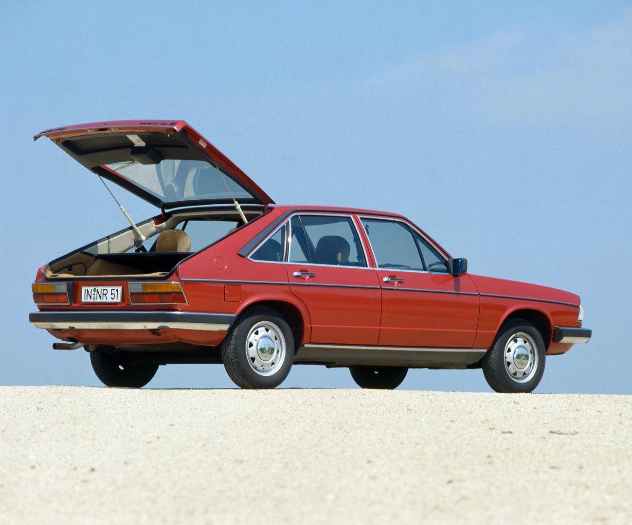 Audi_100_2_generation__Estate_5-door__1.jpg