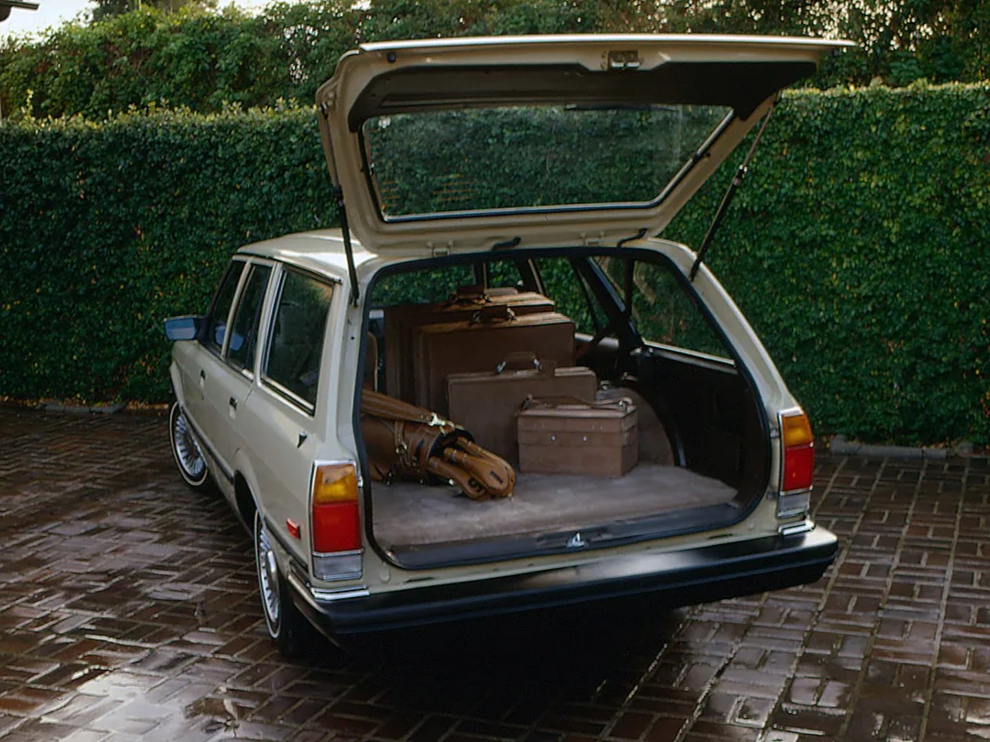 Toyota_Cressida_2_generation__Estate_5-door__2.jpg