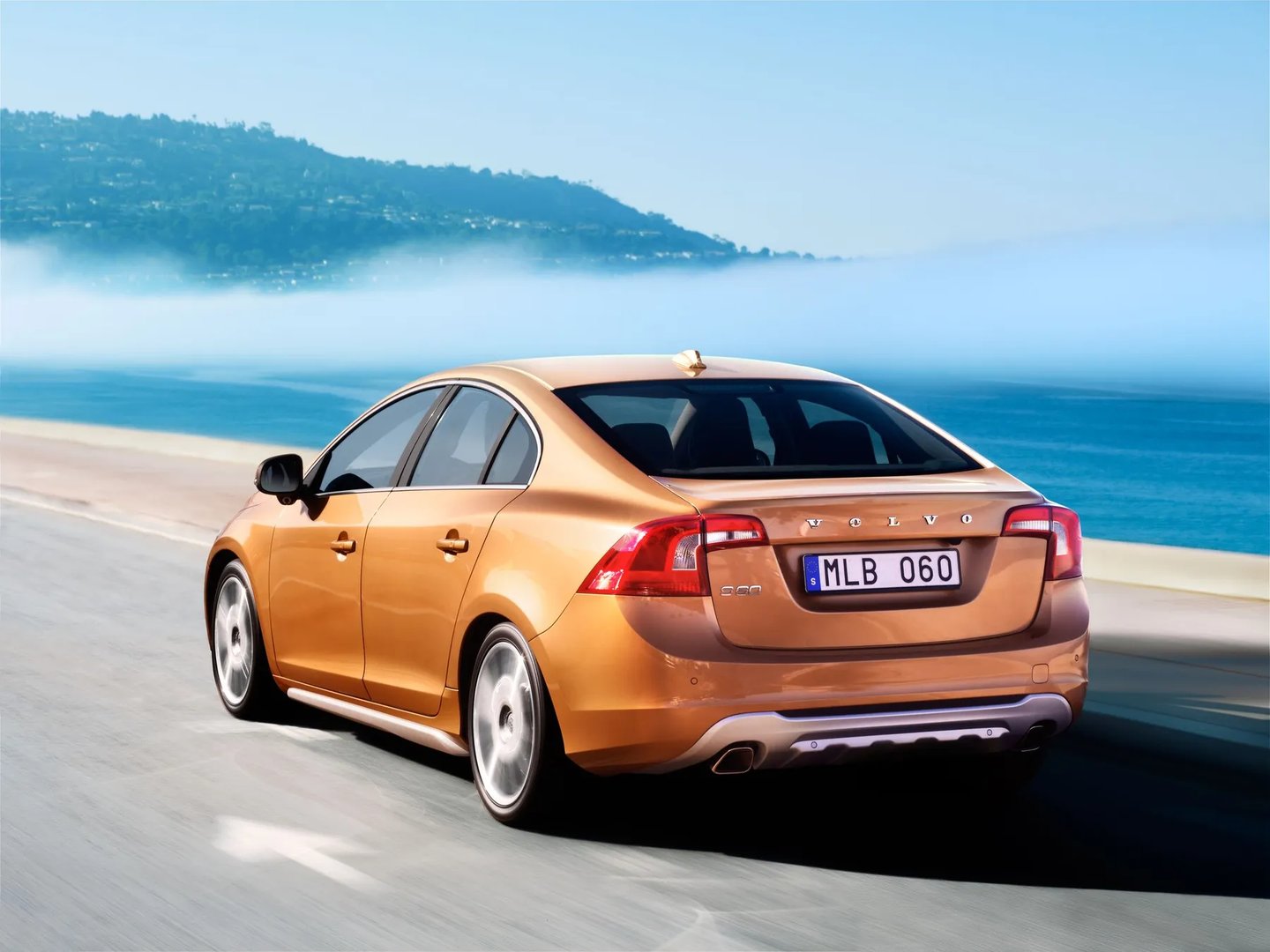 Volvo_S60_2_generation__Sedan__4.jpg
