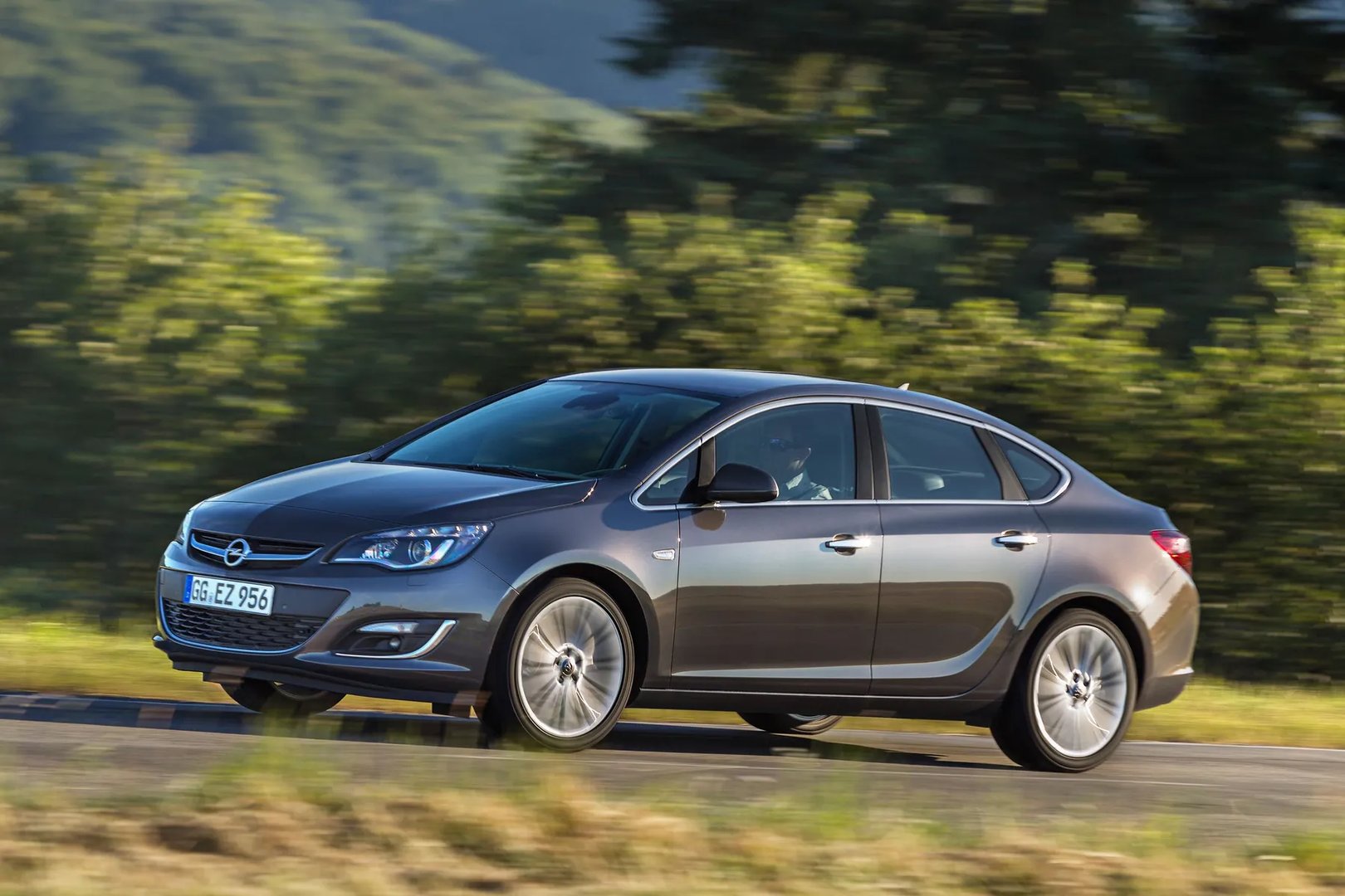 Opel_Astra_4_generation_restyling__Sedan__9.jpg
