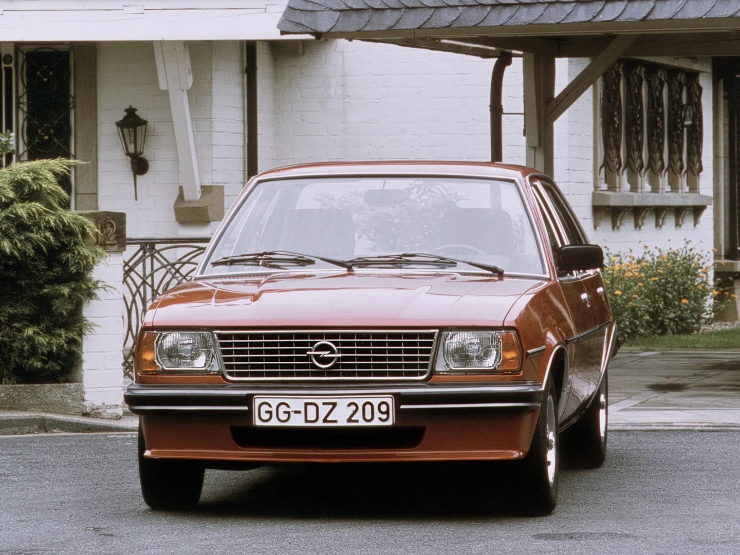 Opel_Ascona_2_generation__Sedan__4.jpg