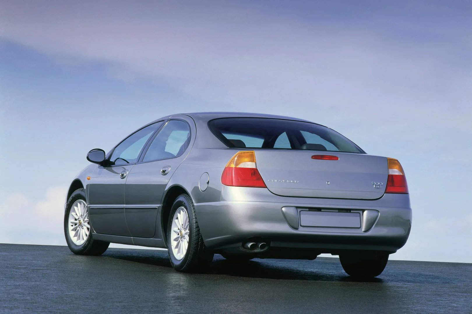 Chrysler_300M_1_generation__Sedan__7.jpg