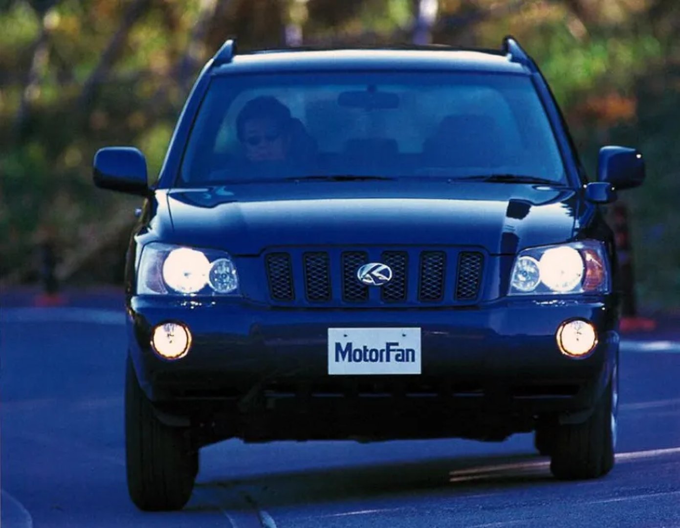 Toyota_Kluger_1_generation__SUV_5-doors__2.jpg