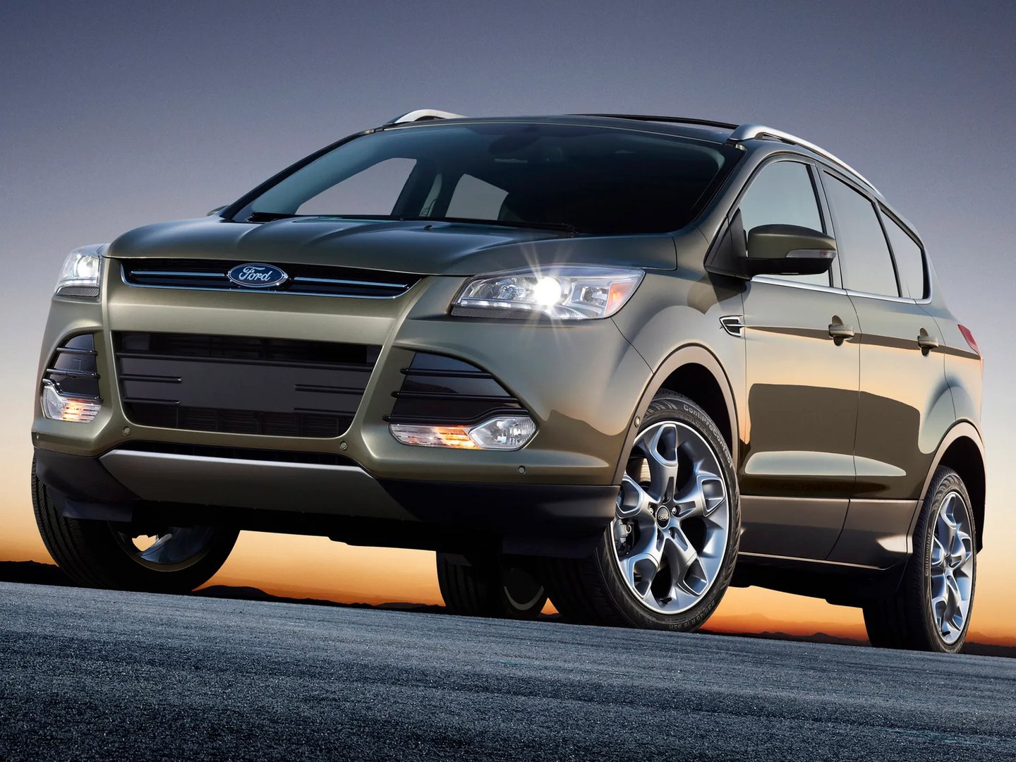 Ford_Escape_3_generation__SUV_5-doors__7.jpg
