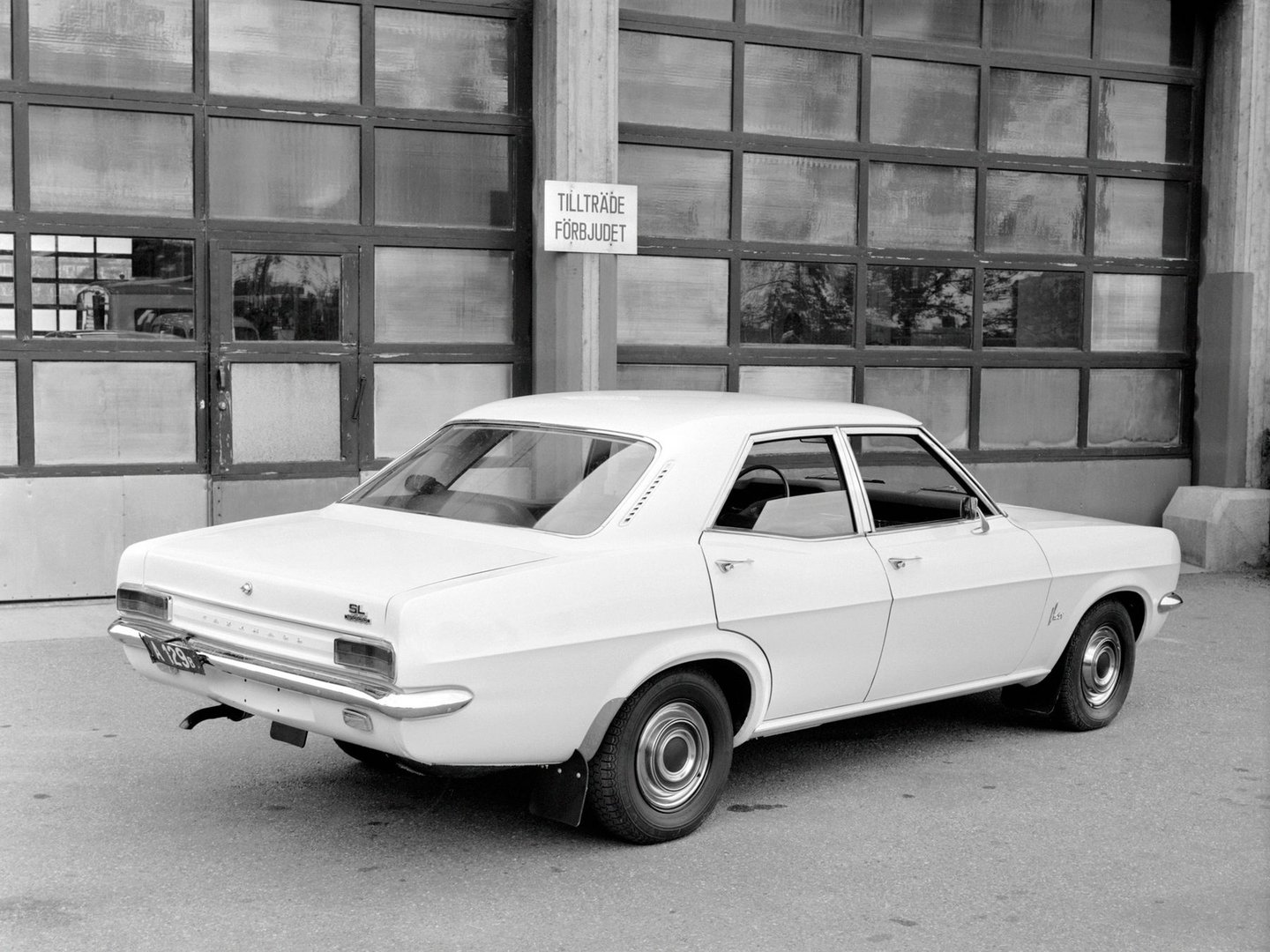 vauxhall_Victor_4_generation__Sedan__8.jpg