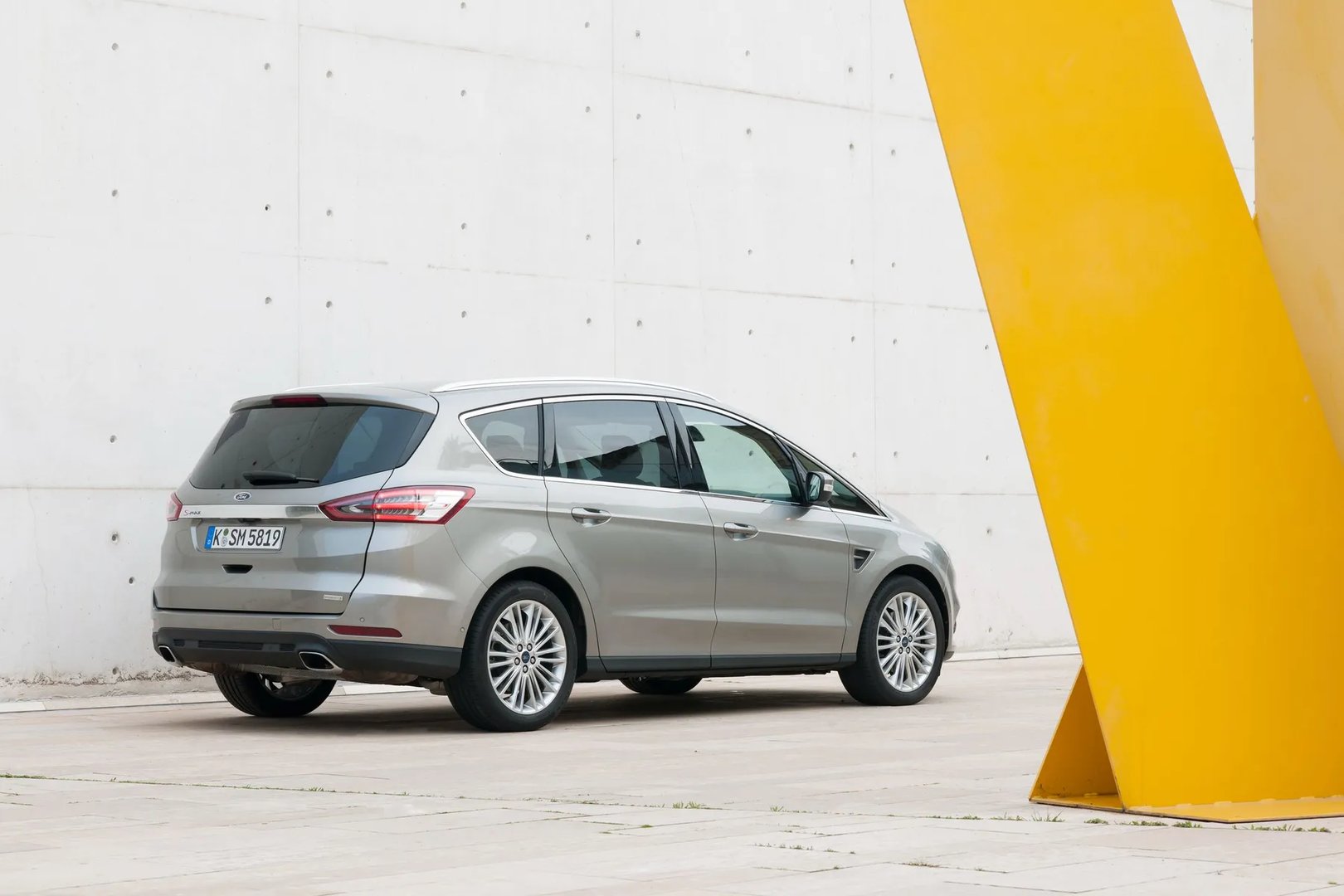 Ford_S-MAX_2_generation__Minivan__8.jpg