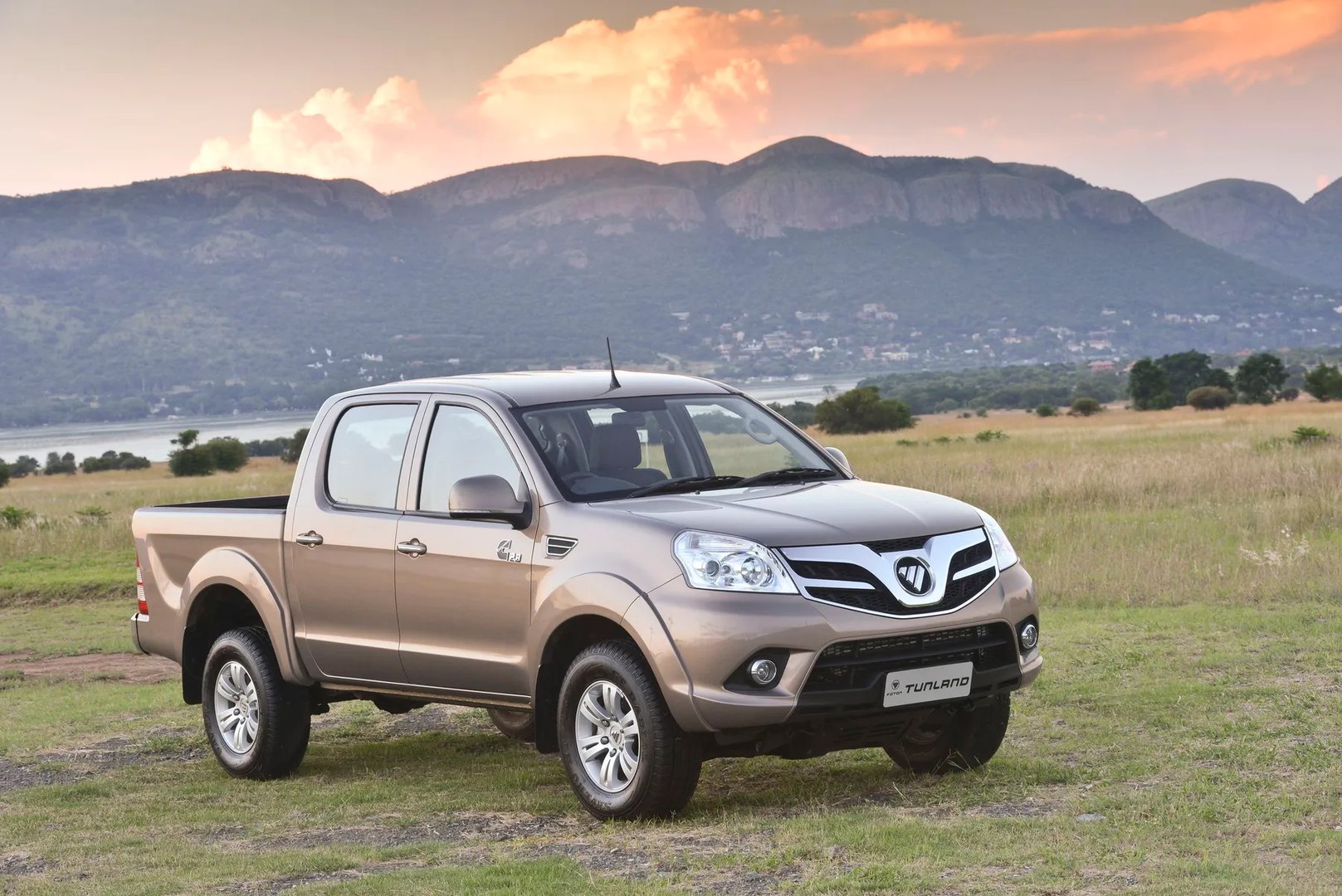 Foton_Tunland_1_generation__Pickup_double-cab__10.jpg