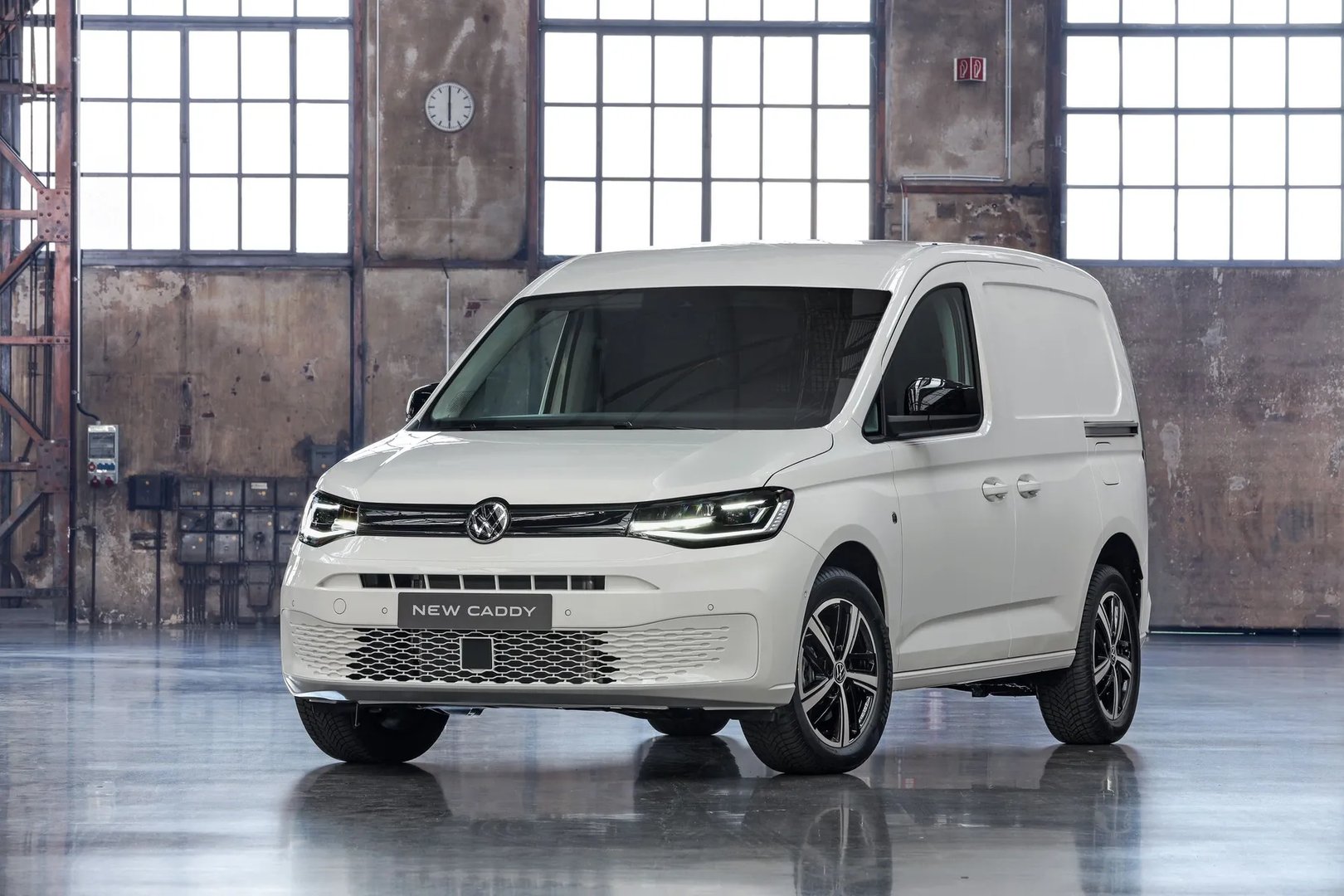 Volkswagen_Caddy_5_generation__Van__1.jpg