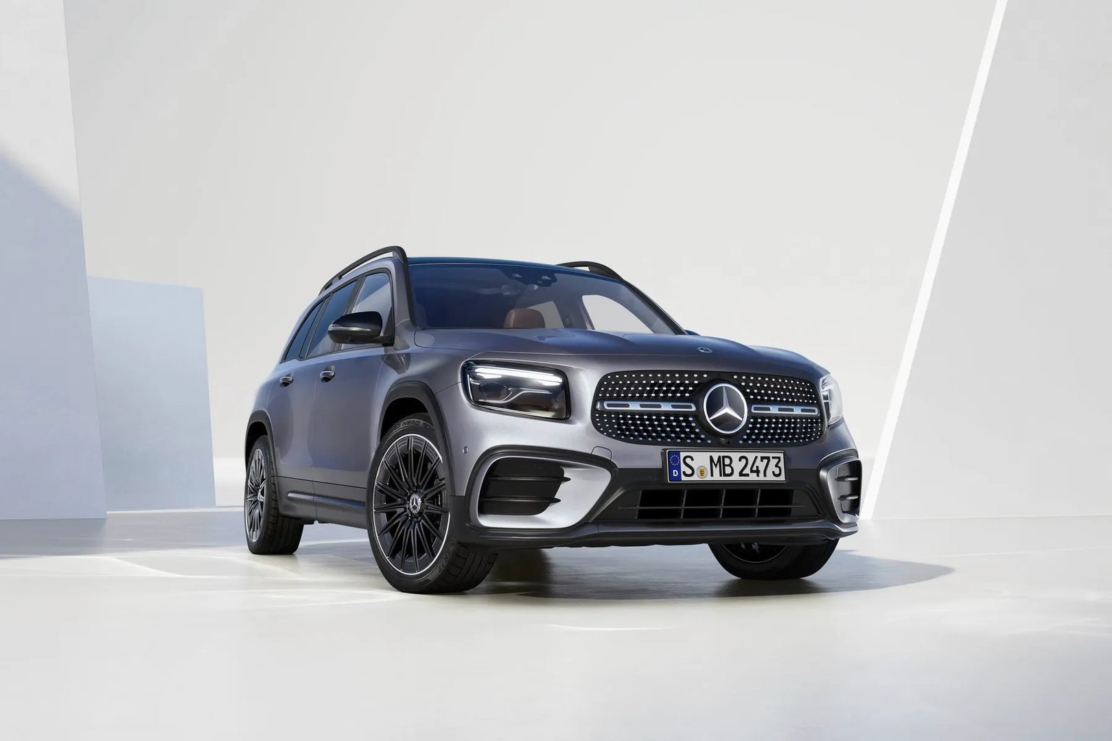 Mercedes_GLB_1_generation_restyling__SUV_5-doors__1.jpg