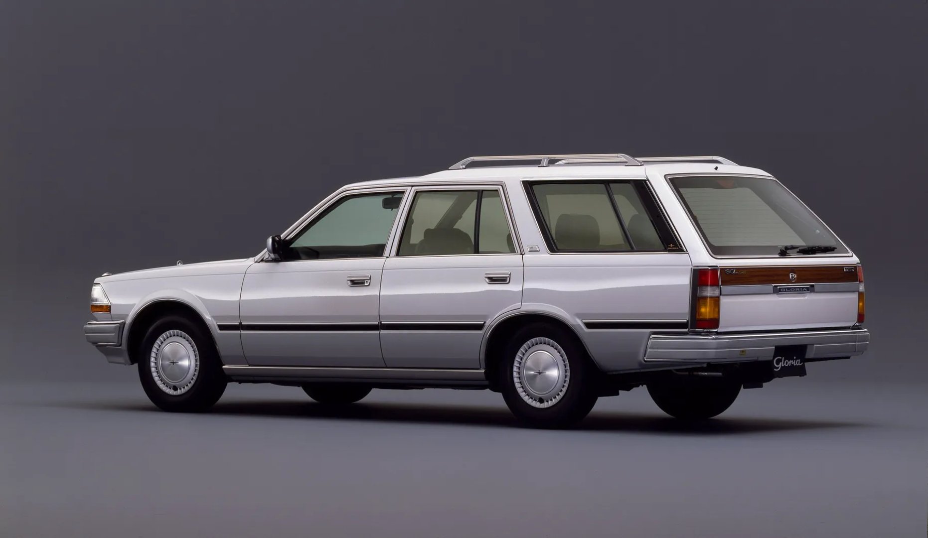 Nissan_Gloria_7_generation__Estate_5-door__2.jpg