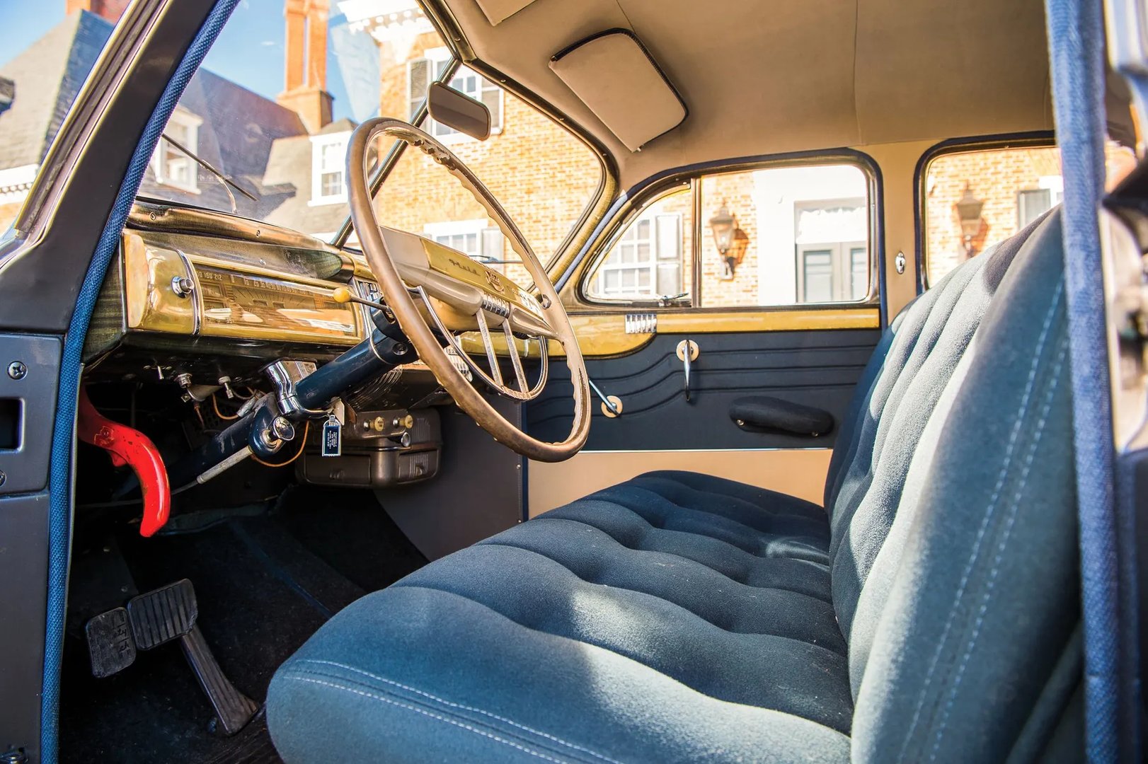 Chrysler_Windsor_1_generation__Sedan__9.jpg