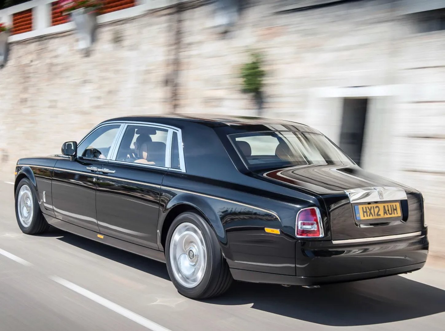 Rolls-Royce_Phantom_7_generation_restyling__Sedan_Long__4.jpg