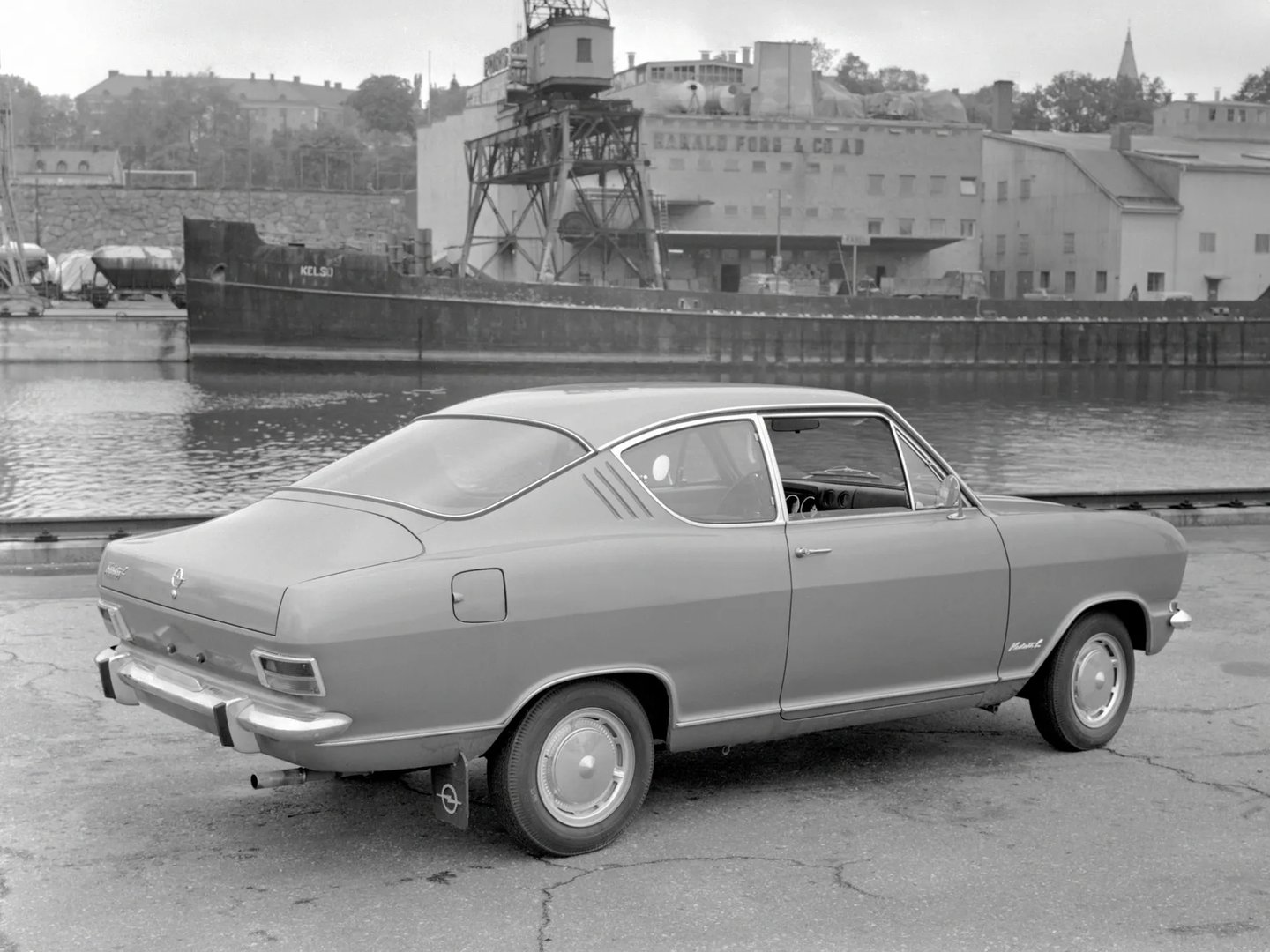 Opel_Kadett_2_generation__Coupe__12.jpg