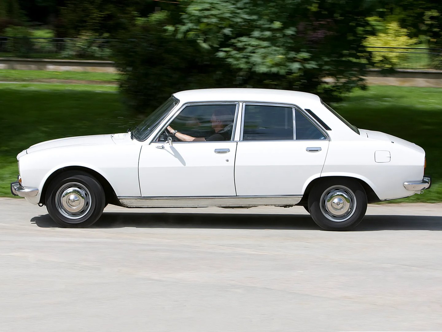 Peugeot_504_1_generation__Sedan__3.jpg