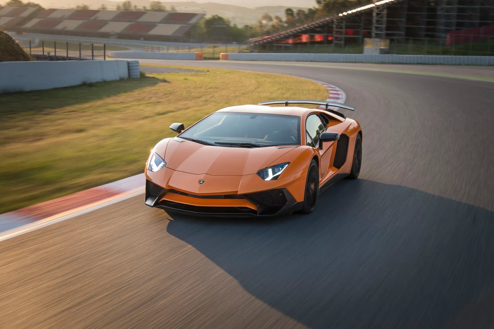 Lamborghini_Aventador_1_generation_restyling__Coupe__2.jpg