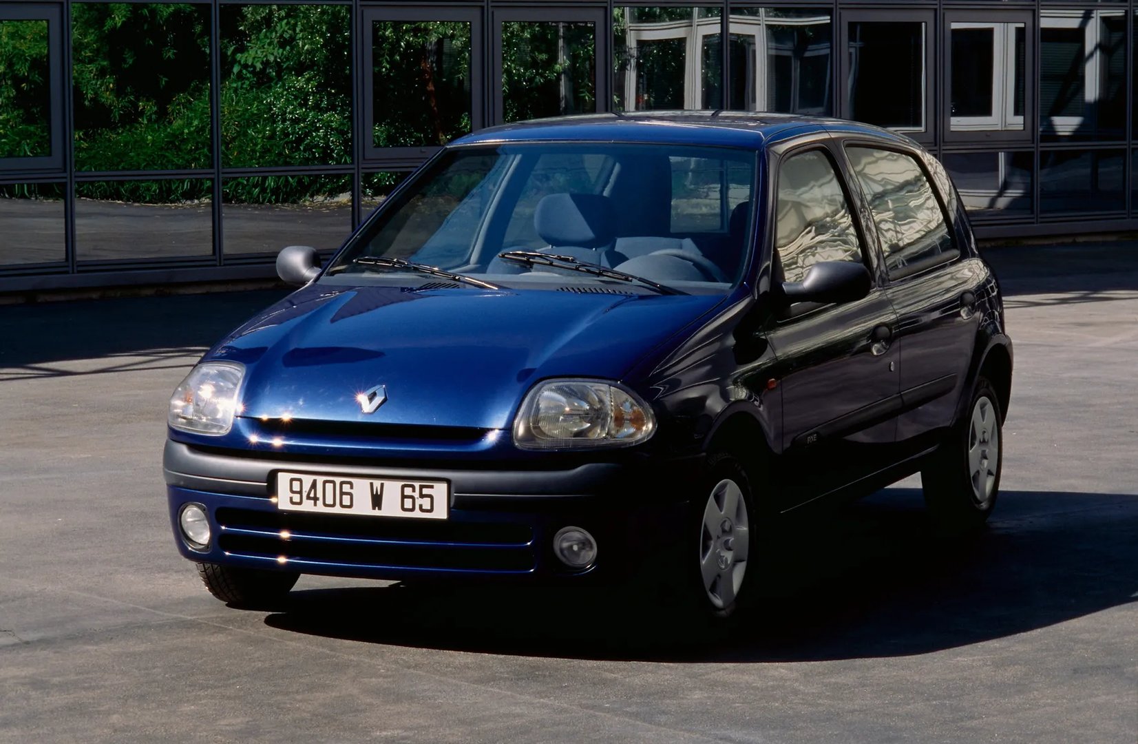 Renault_Clio_2_generation__Mini_5-doors__7.jpg