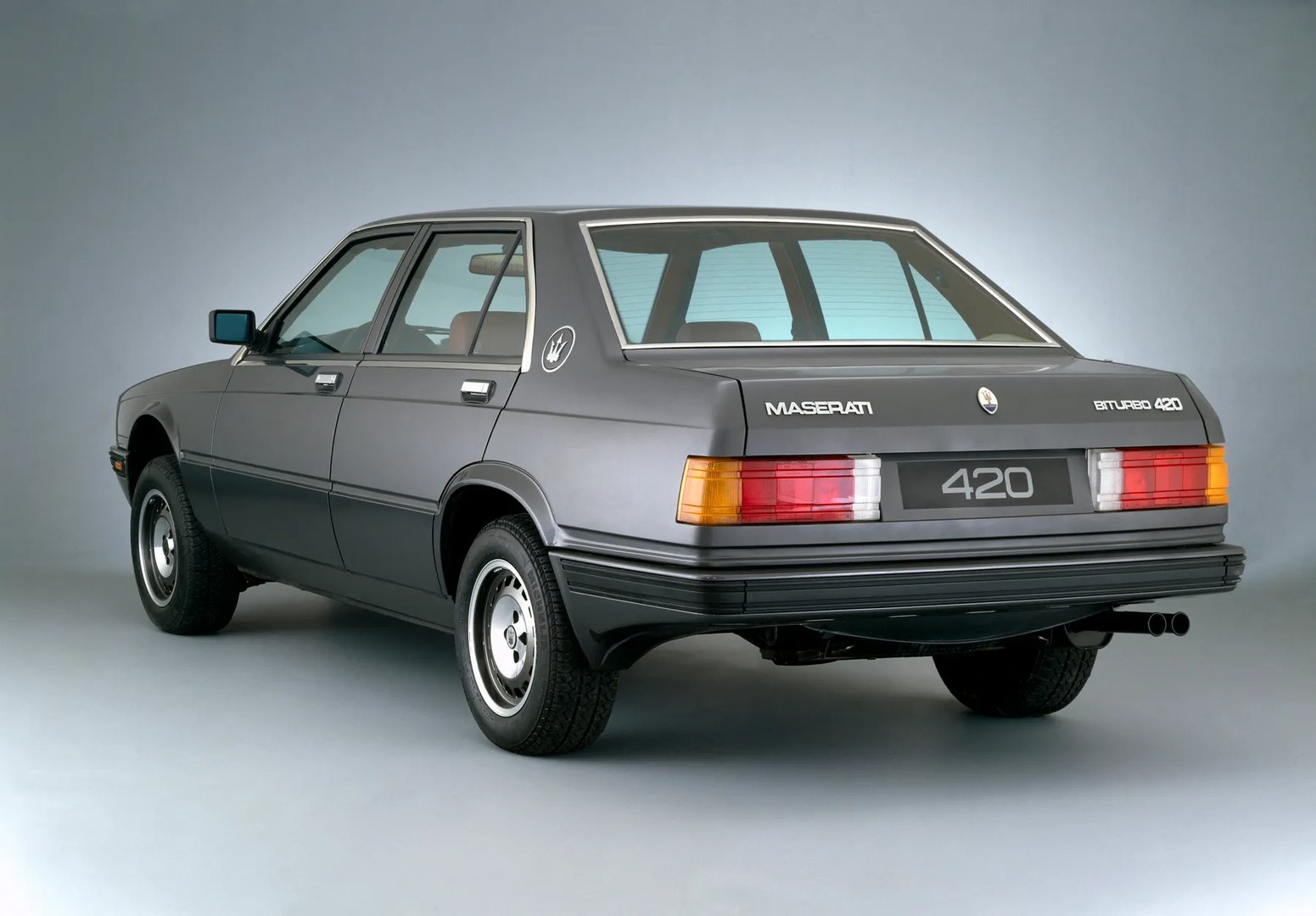 Maserati_420_1_generation__Sedan__1.jpg