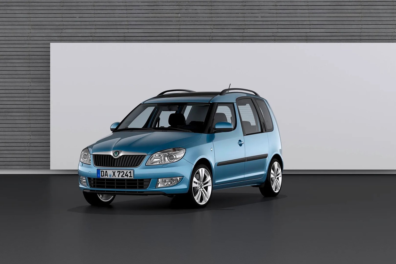 Skoda_Roomster_1_generation_restyling__Compact_Van__8.jpg
