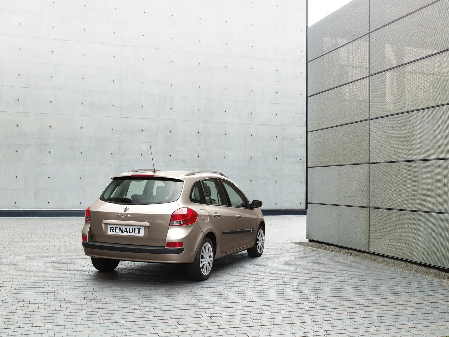 Renault_Clio_3_generation__Estate_5-door__8.jpg